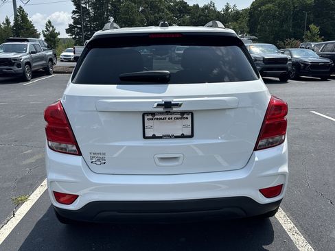 Used 2022 Chevrolet Trax LT w/ Sport Edition FWD image 4