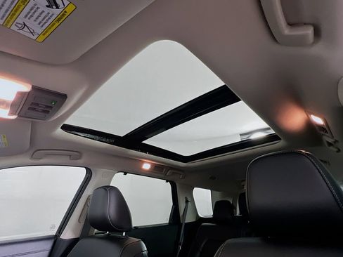 Used 2025 Nissan Pathfinder SL w/ SL Premium Package image 23