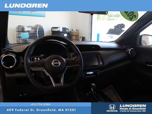 Used 2024 Nissan Kicks SR FWD image 16