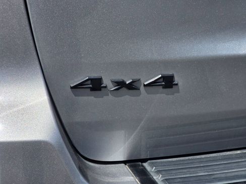 Used 2018 Jeep Grand Cherokee Altitude AWD/4WD image 14