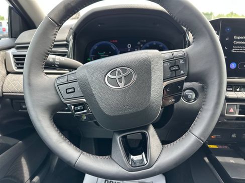 Used 2025 Toyota Camry XLE FWD image 20