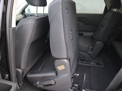 Used 2025 Nissan Pathfinder S image 33