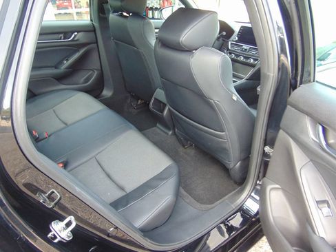 Used 2018 Honda Accord Sport image 4