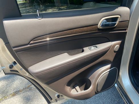 Used 2014 Jeep Grand Cherokee Summit AWD/4WD image 23