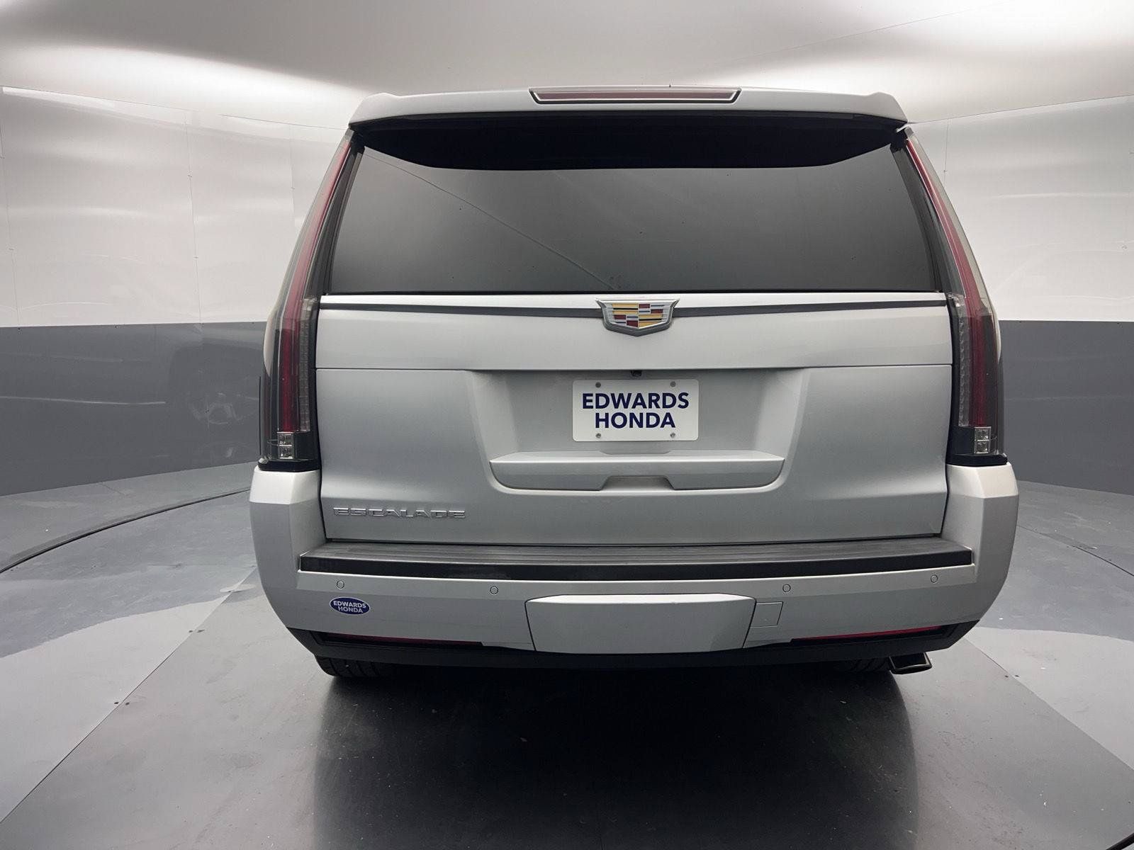 Used 2016 Cadillac Escalade Luxury AWD/4WD image 37