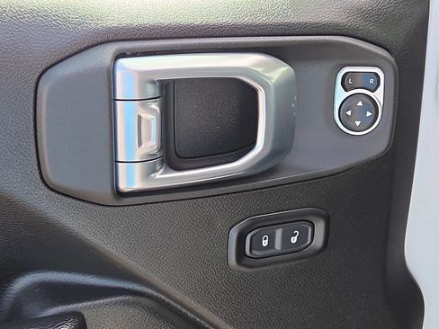 Used 2026 Jeep Gladiator Mojave AWD/4WD image 14