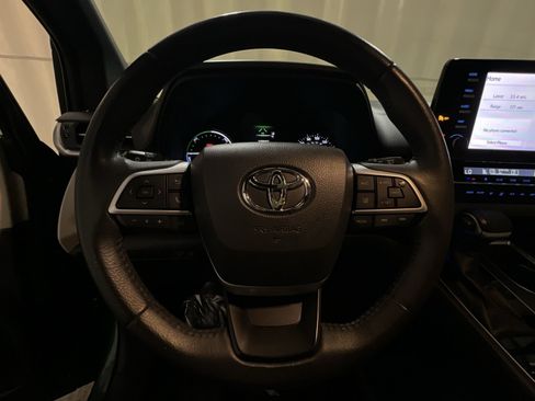 Used 2021 Toyota Sienna XLE FWD image 24
