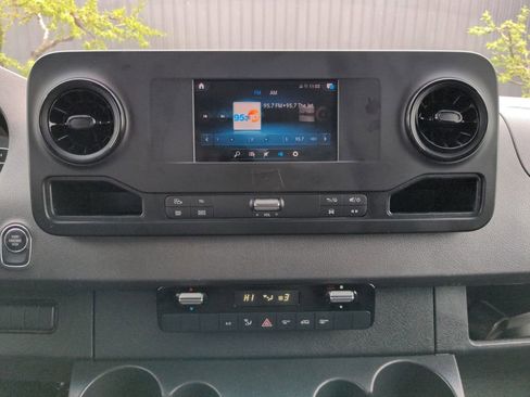 Used 2022 Mercedes-Benz Sprinter 144 Cargo w/ Parking Package image 21