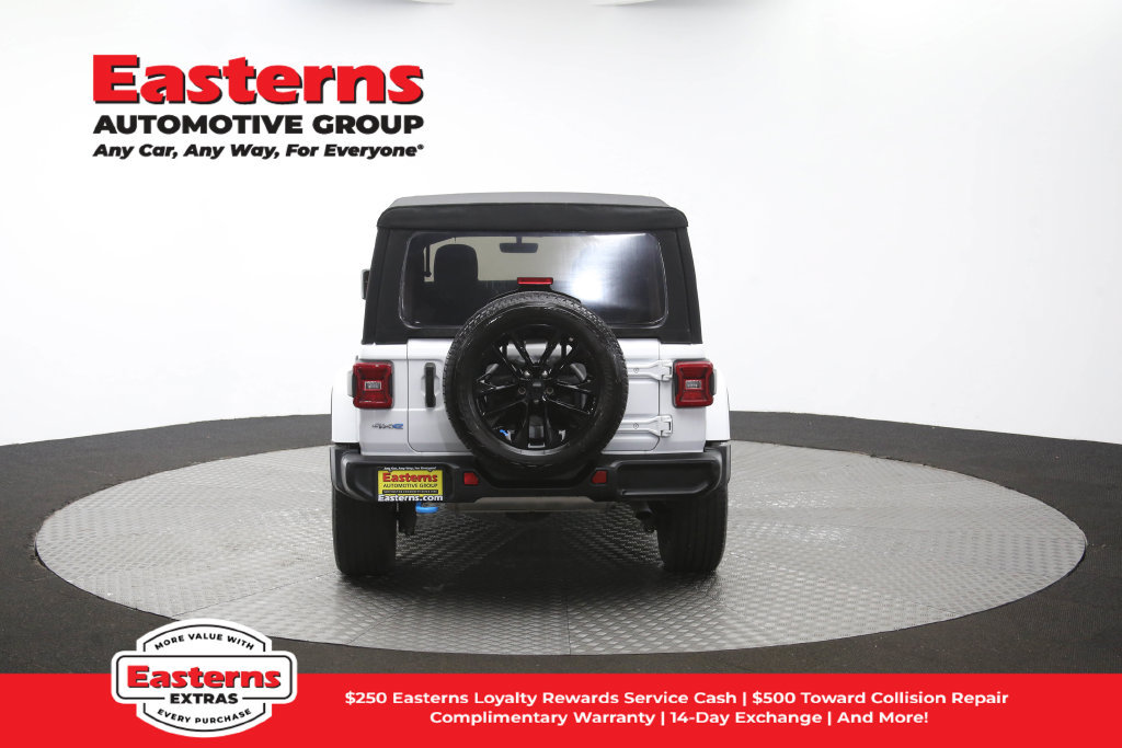 Used 2022 Jeep Wrangler Unlimited Sahara w/ Cold Weather Group AWD/4WD image 38