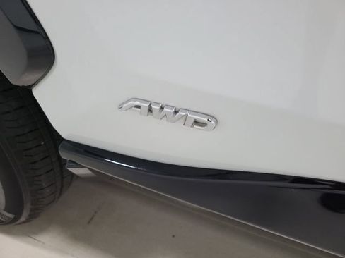 Used 2024 Toyota RAV4 XSE AWD/4WD image 9