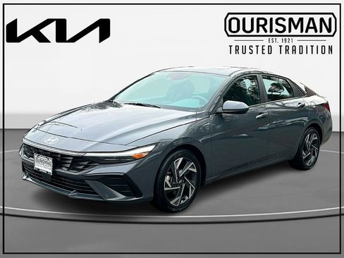 Used 2024 Hyundai Elantra SEL w/ Convenience Package image 2