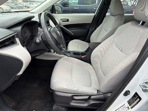 Used 2024 Toyota Corolla Cross L image 12