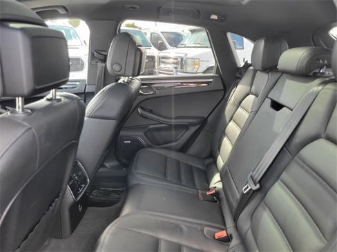 Used 2020 Porsche Macan S image 8