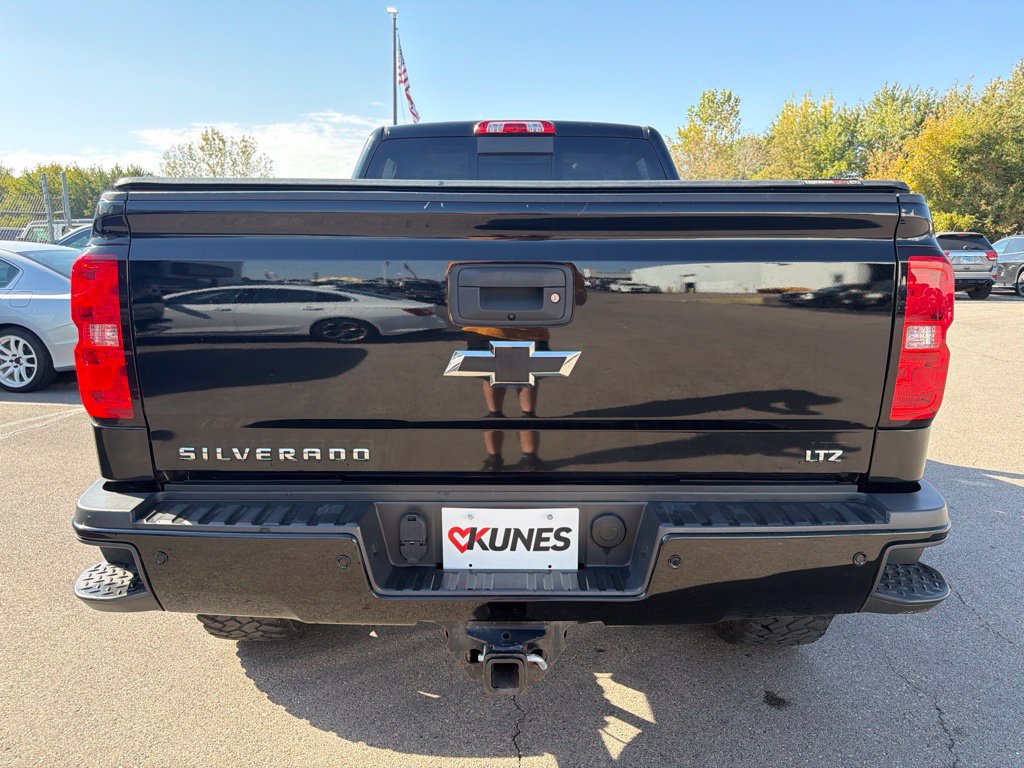 Used 2019 Chevrolet Silverado 2500 LTZ w/ Duramax Plus Package AWD/4WD image 4
