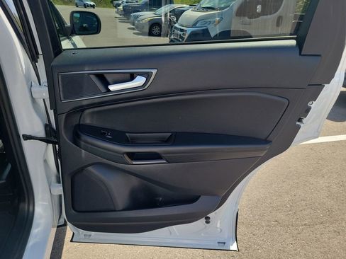 Used 2020 Ford Edge SE FWD image 39