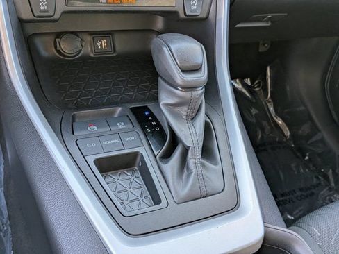 Used 2024 Toyota RAV4 XLE FWD image 20