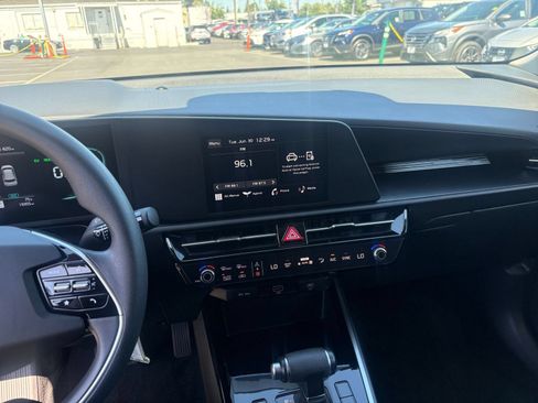Used 2026 Kia Niro LX FWD image 17