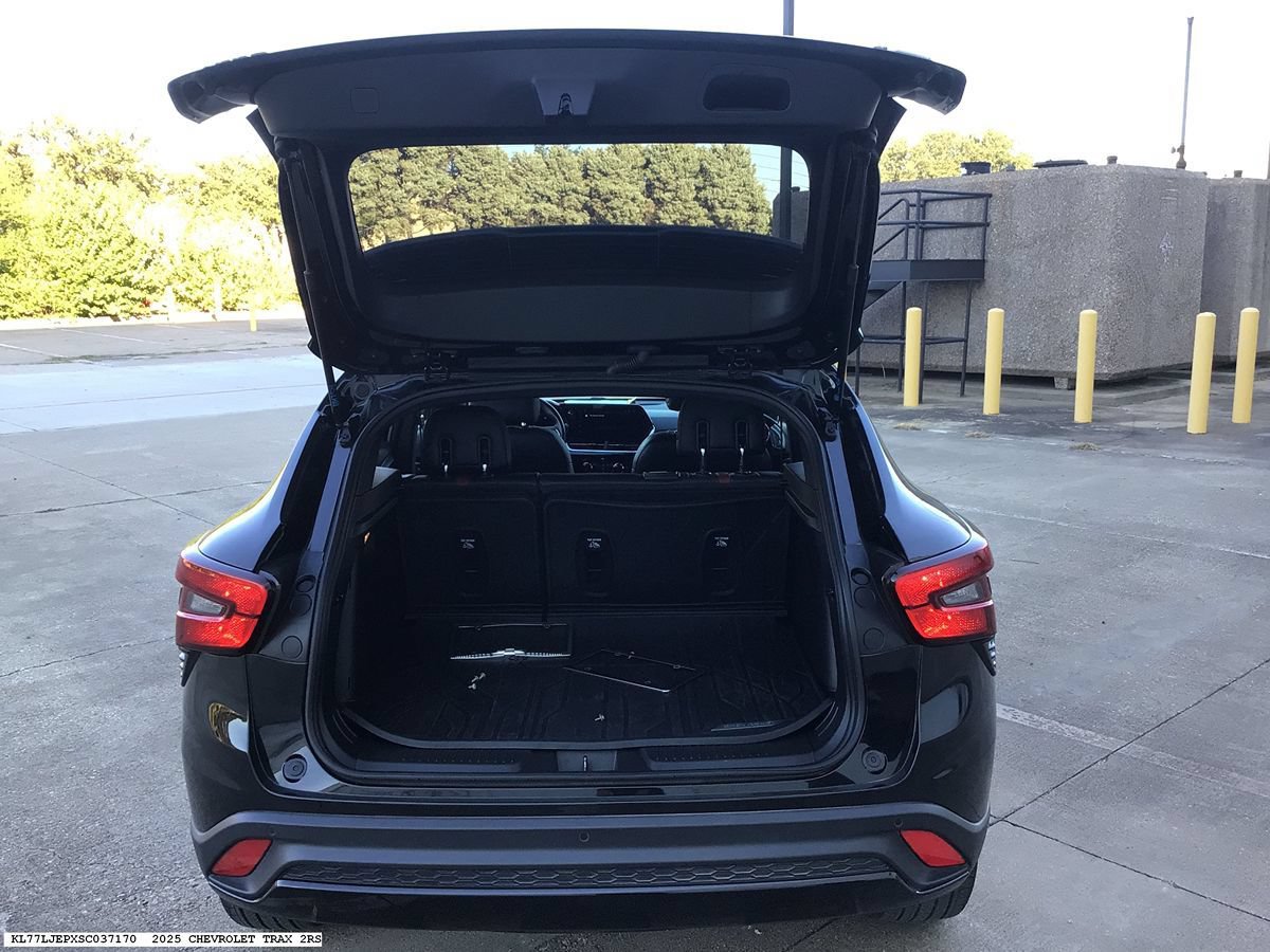 Used 2025 Chevrolet Trax RS w/ Sunroof Package FWD image 10