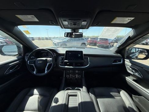 Used 2022 Chevrolet Suburban LT w/ Luxury Package image 19