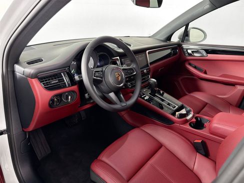 Used 2025 Porsche Macan S AWD/4WD image 4