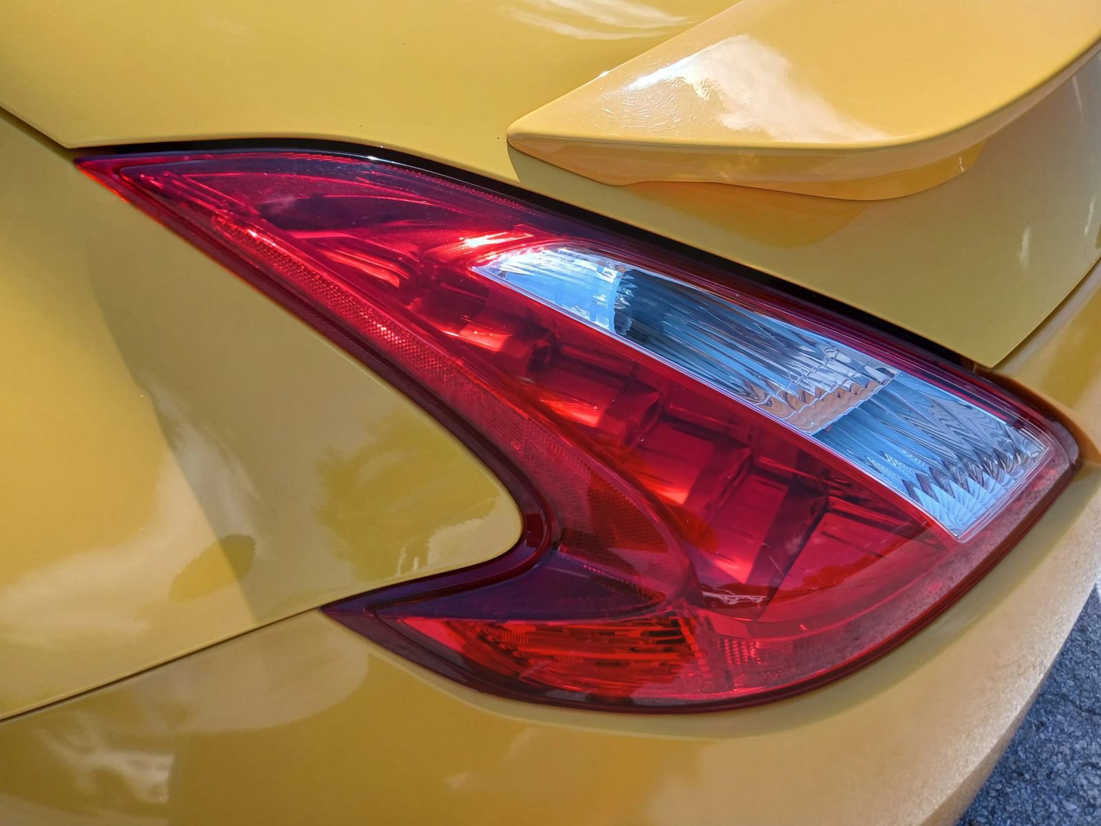Used 2017 Nissan 370Z Coupe RWD image 12
