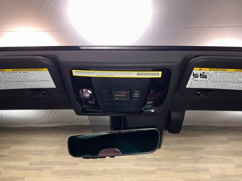 Used 2024 Lexus LC 500 Convertible image 16