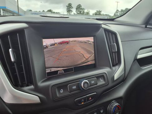 Used 2022 GMC Terrain SLE w/ Driver Convenience Package image 10