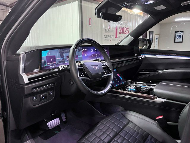 Used 2025 Cadillac Escalade Sport Platinum AWD/4WD image 13