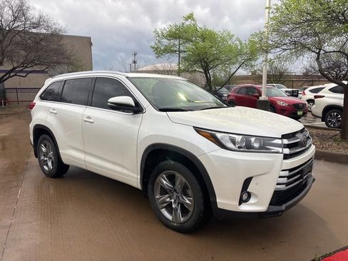 Used 2019 Toyota Highlander Limited Platinum image 3