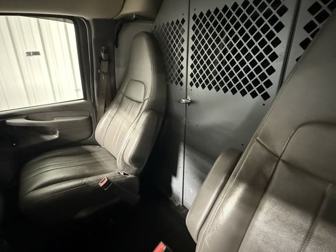 Used 2015 GMC Savana 2500 Extended image 23