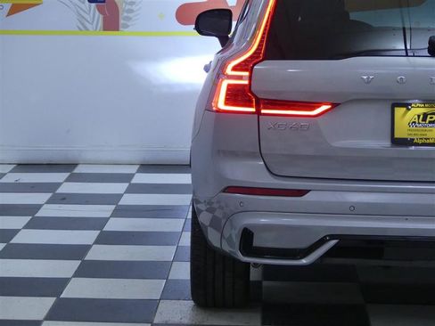 Used 2024 Volvo XC60 T8 Ultimate image 28