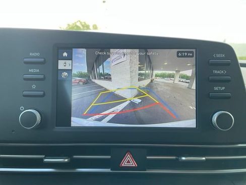 Used 2025 Hyundai Elantra SE FWD image 19