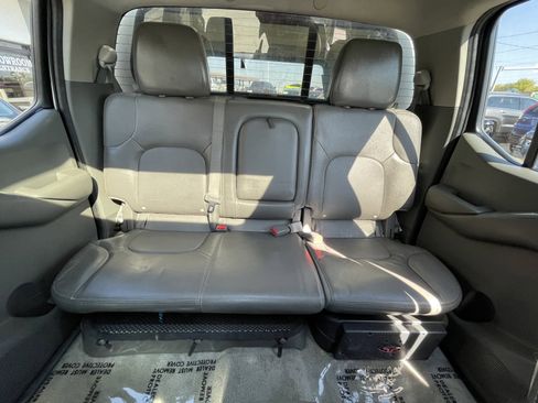 Used 2013 Nissan Frontier SL w/ Moonroof Pkg image 22