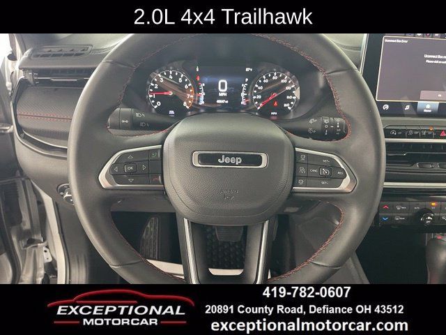 Used 2025 Jeep Compass Trailhawk AWD/4WD image 37