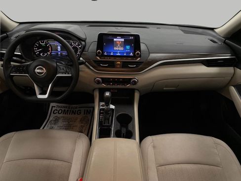 Used 2025 Nissan Altima 2.5 SV FWD image 21
