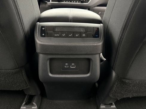 Used 2024 Nissan Pathfinder SV image 19