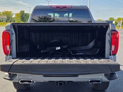 Used 2024 GMC Sierra 1500 AT4 w/ Technology Package image 16
