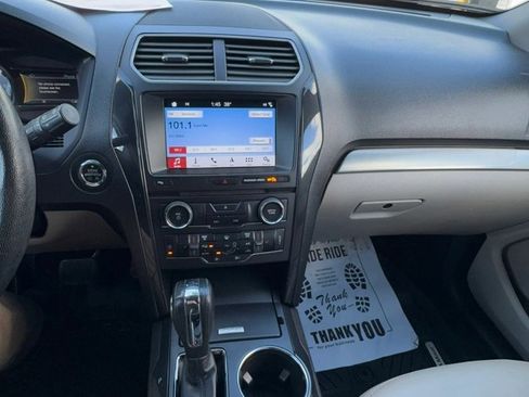 Used 2018 Ford Explorer XLT w/ Equipment Group 202A image 10