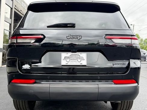 Used 2025 Jeep Grand Cherokee L Limited w/ Black Appearance Package AWD/4WD image 17