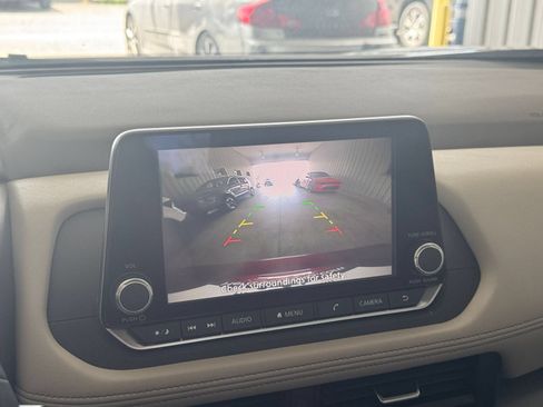 Used 2025 Nissan Rogue SV FWD image 24