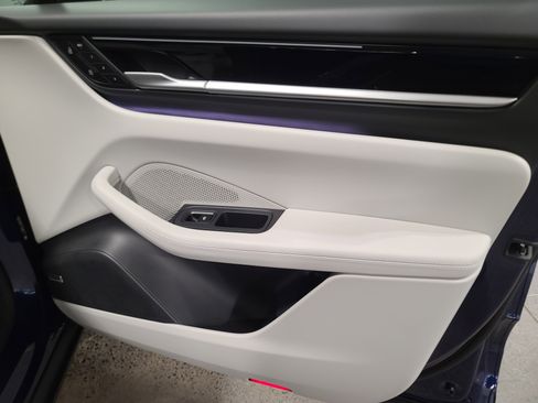 New 2026 Porsche Macan Electric image 28