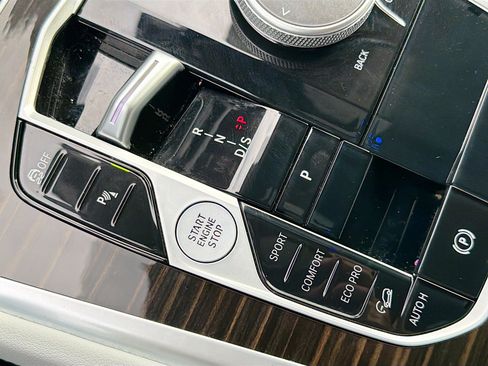 Used 2025 BMW X6 xDrive40i w/ Premium Package image 29