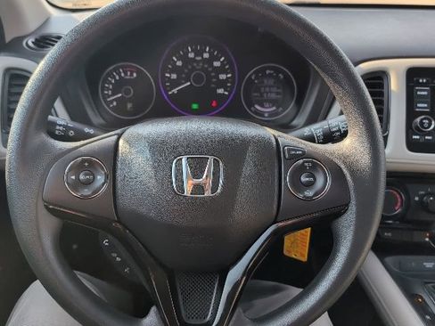 Used 2022 Honda HR-V LX image 9