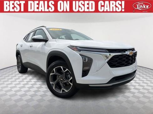 Used 2024 Chevrolet Trax LT w/ Driver Confidence Package FWD image 1