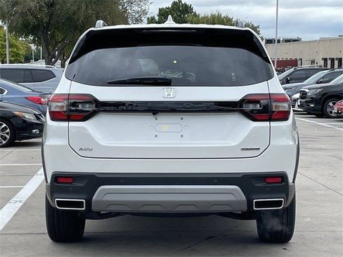 Used 2025 Honda Pilot Touring image 5