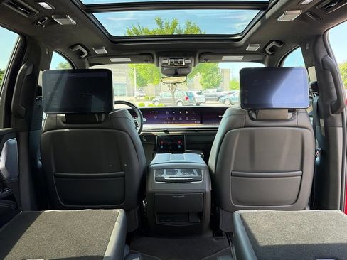 Used 2026 Cadillac Escalade Platinum Sport w/ LPO, ONYX Package AWD/4WD image 51