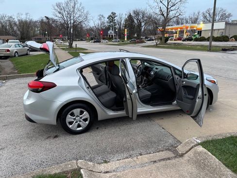 Used 2018 Kia Forte LX w/ LX Rear Camera Package image 13