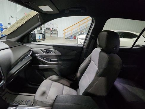 Used 2023 Chevrolet Traverse LT image 11