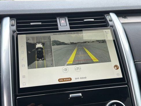 Used 2024 Land Rover Discovery Dynamic SE AWD/4WD image 26