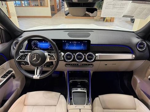 Used 2025 Mercedes-Benz GLB 250 image 12